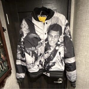 Muhammad Ali Black & White Graphic Photo Bomber Jacket size Large